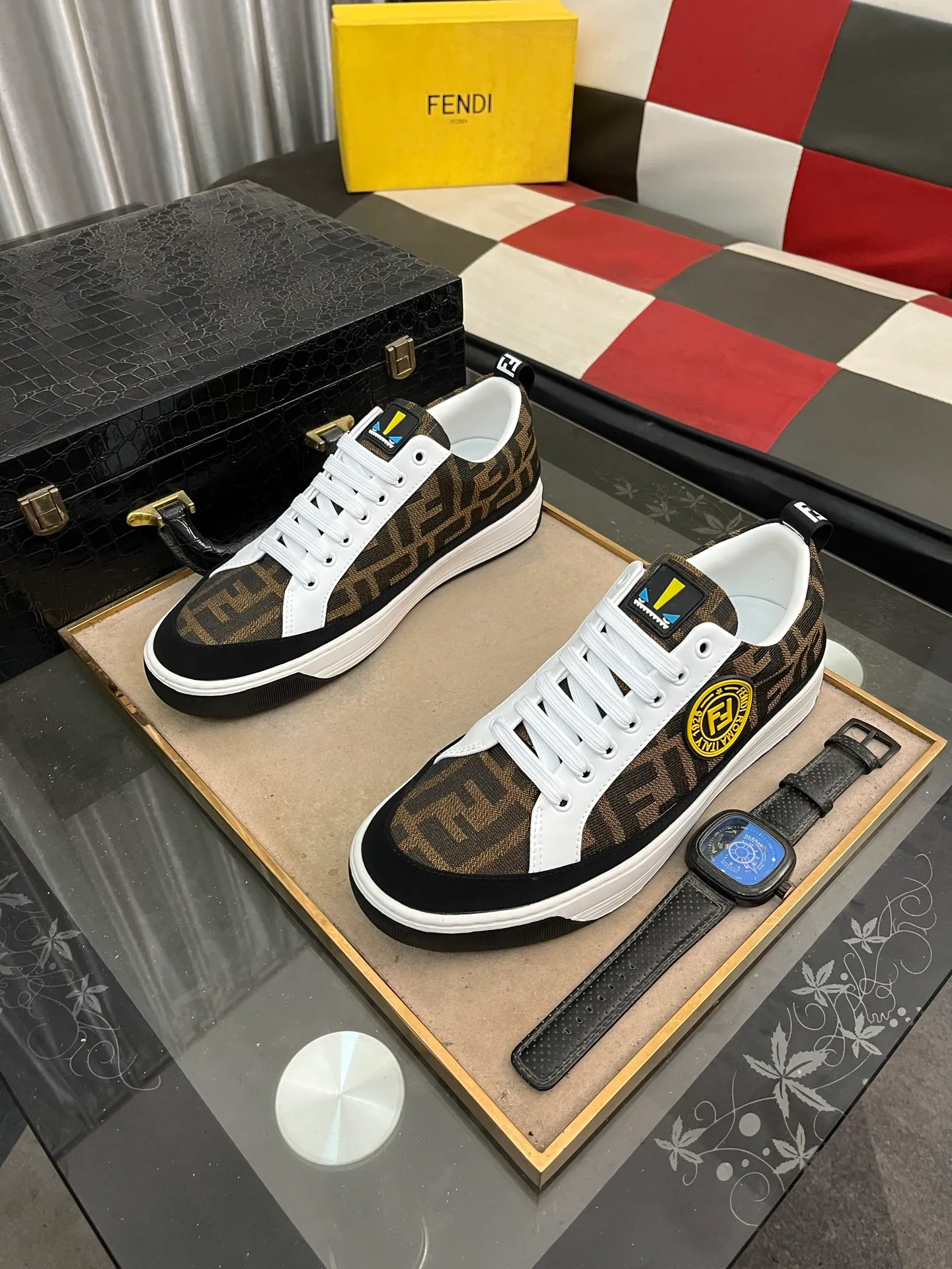 Men's Men's Shoes💰420⌚️⌚️[Fendi] Fendi's latest casual shoes for men! Available at counters simultaneously! Made entirely of imported top-grain calfskin, the interior is made of top-grain water-dyed cowhide, and the original factory-supplied rubber outsole. Leading new fashion concepts. Matching code: 38-442️⃣Colors available